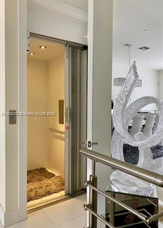 Building Photo - 6660 NW 105th Ct