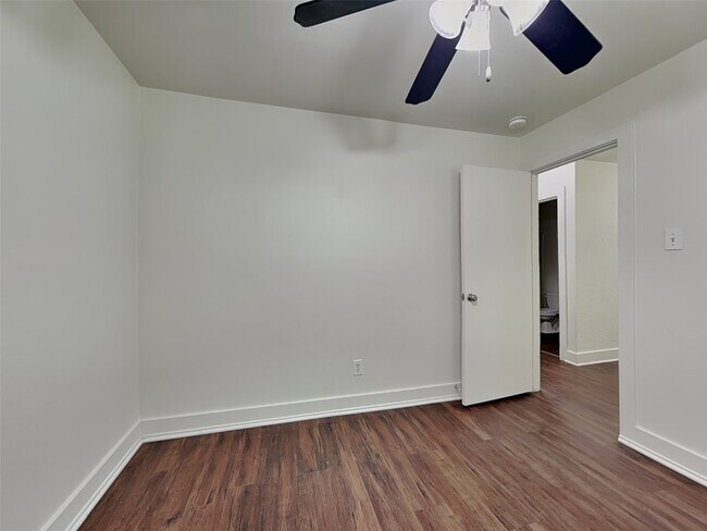 Building Photo - 26880 Hailey's Manor