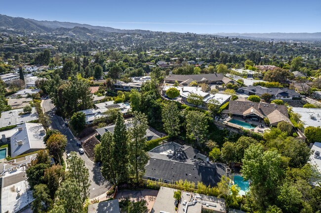Building Photo - 16105 Clear Oak Dr