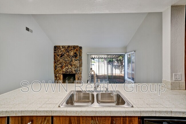 Building Photo - 36845 Reynolds Dr