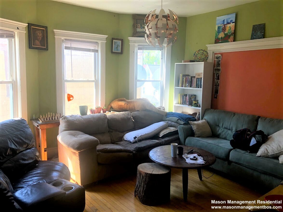 Apt 3 - 19 Arden St