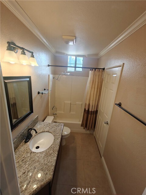 Building Photo - 1095 S San Marino Way