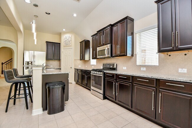 Building Photo - 8223 Summer Lake Pass Ln