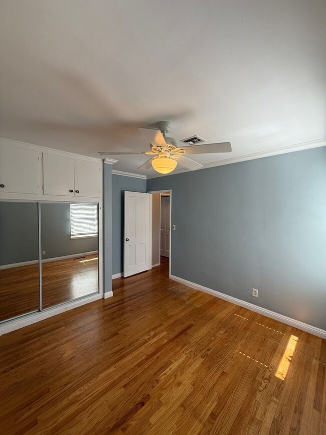 Building Photo - Beautiful, Ranch-Style, 4 Bedroom, 2 Bathroom Northridge Home Available For 1 Year Lease