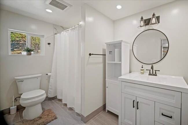 Building Photo - 272 W Carmel Valley Rd