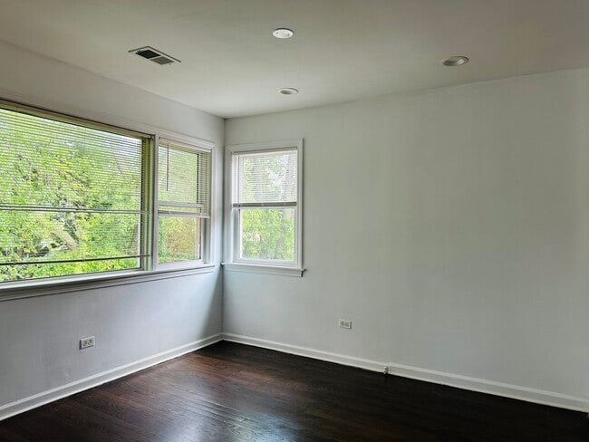 Building Photo - 8638 Trumbull Ave