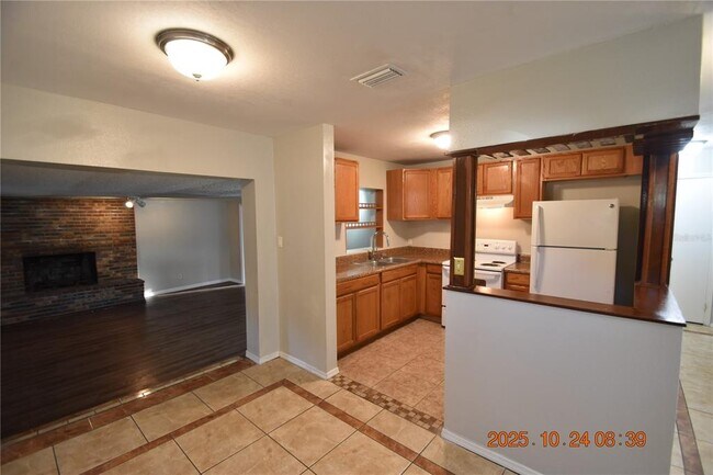 Building Photo - 10011 N 28th St