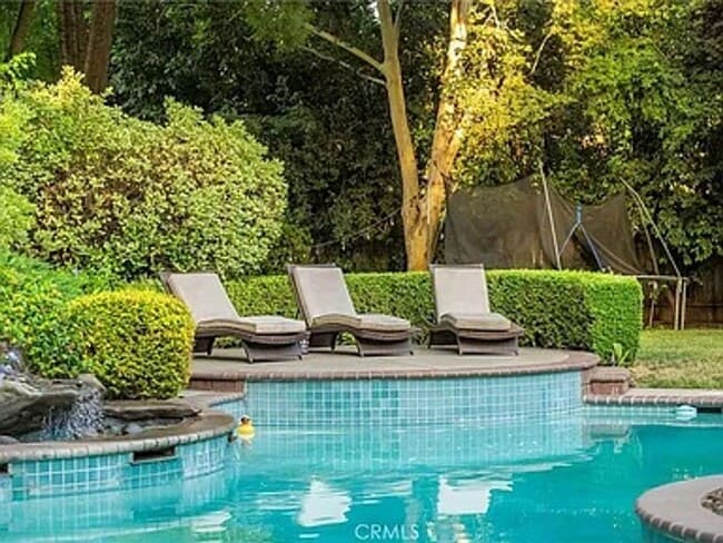 Building Photo - Custom built home with an AMAZING resort l...