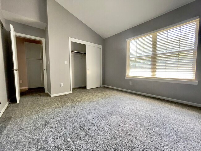 Building Photo - 1305 Hanford Sq