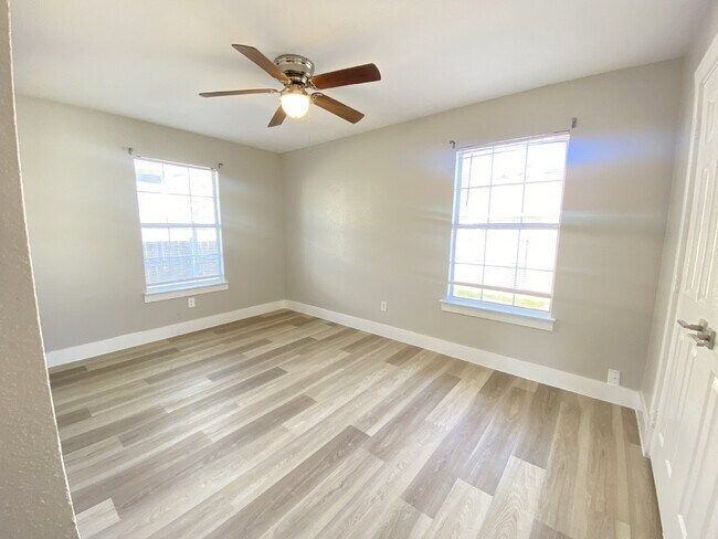 Building Photo - Charming 4-bedroom, 2-bathroom home in Fort Worth, TX!
