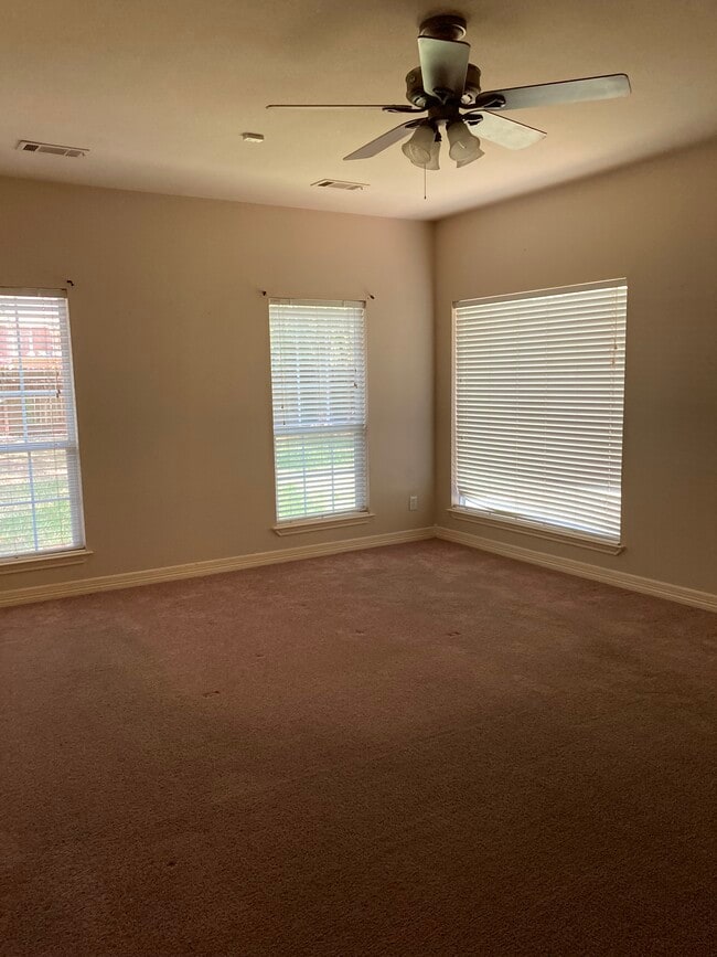 Building Photo - 818 Chickasaw Dr