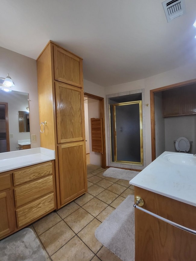 Building Photo - FOR LEASE!! Country Living