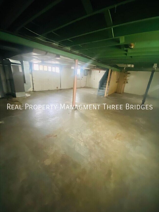 Building Photo - 3636 Eminence Blvd
