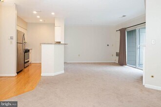 Building Photo - 2204 Westcourt Ln