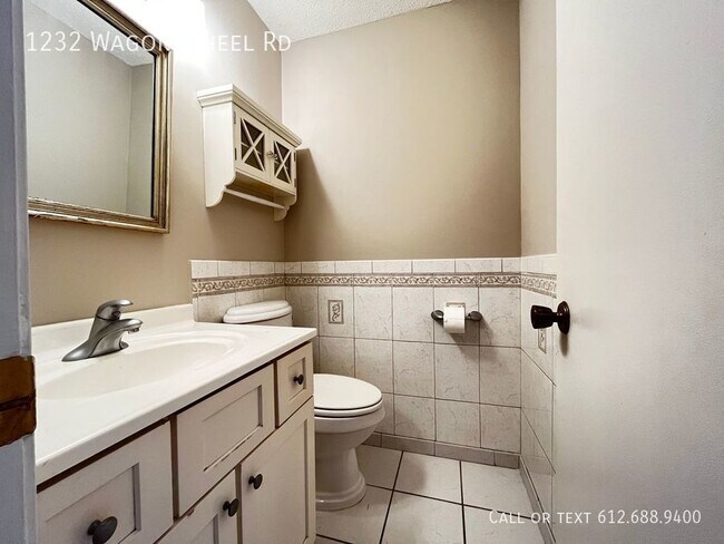 Building Photo - 3 Bed 3 Bath Townhome - 2 Car Attached Gar...