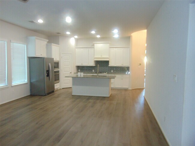 Building Photo - 24978 Tidmor Ln