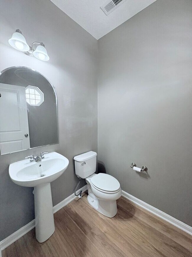 Building Photo - Charming 3 beds 2.5 bath in Blacklick!