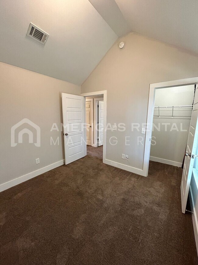 Building Photo - Home for Rent in Chelsea, AL!!! Sign a 24-...