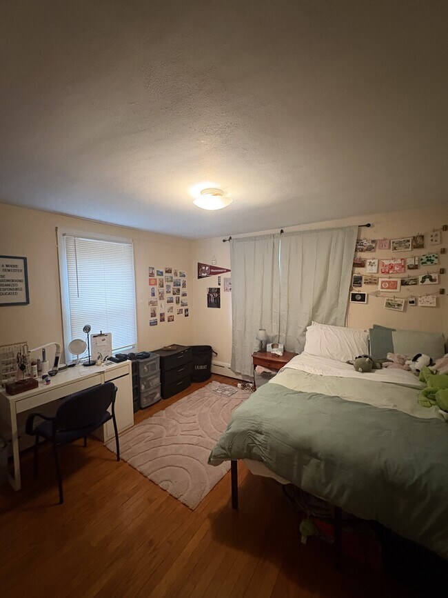 Building Photo - 525 E Pleasant St