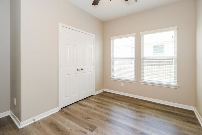 Building Photo - 18460 Sunrise Maple