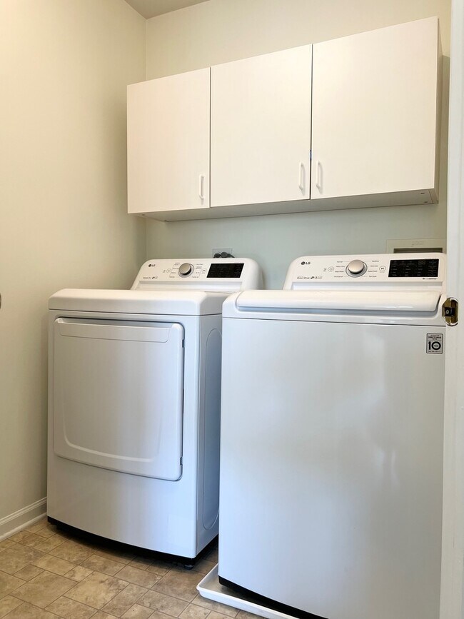 Building Photo - 601 Blackstone Ct