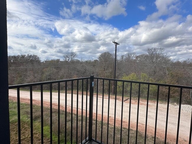 Building Photo - 103 Kikipua