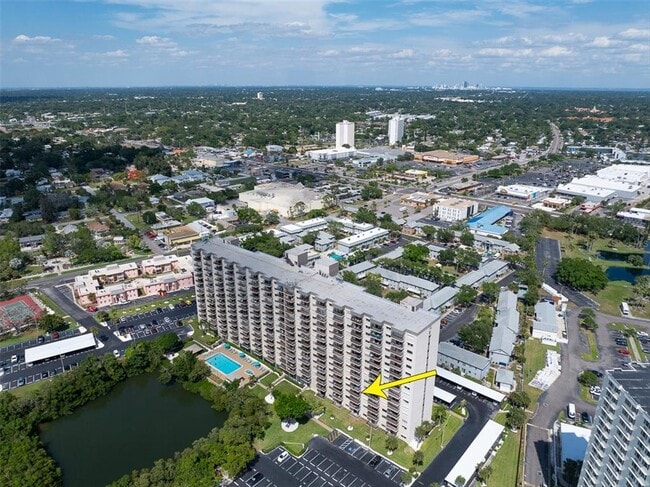Building Photo - 7050 Sunset Dr S
