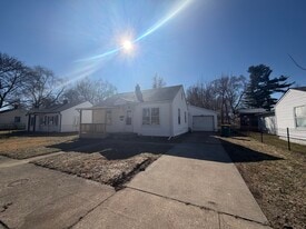 Building Photo - 2905 Mitchell Pl