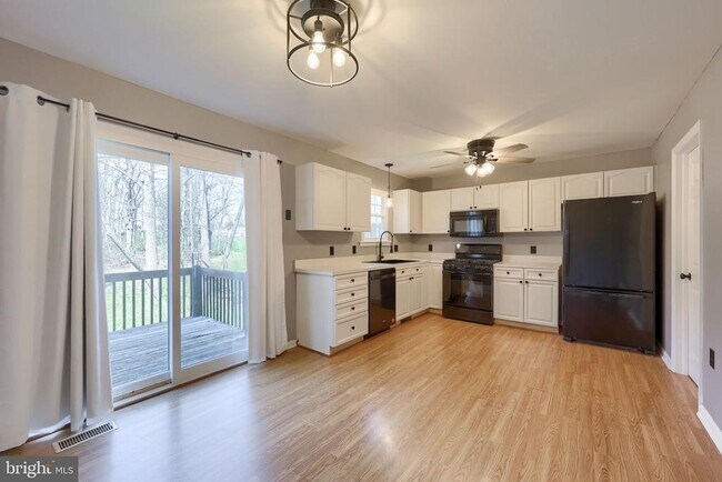 Building Photo - 604 Rockwood Dr