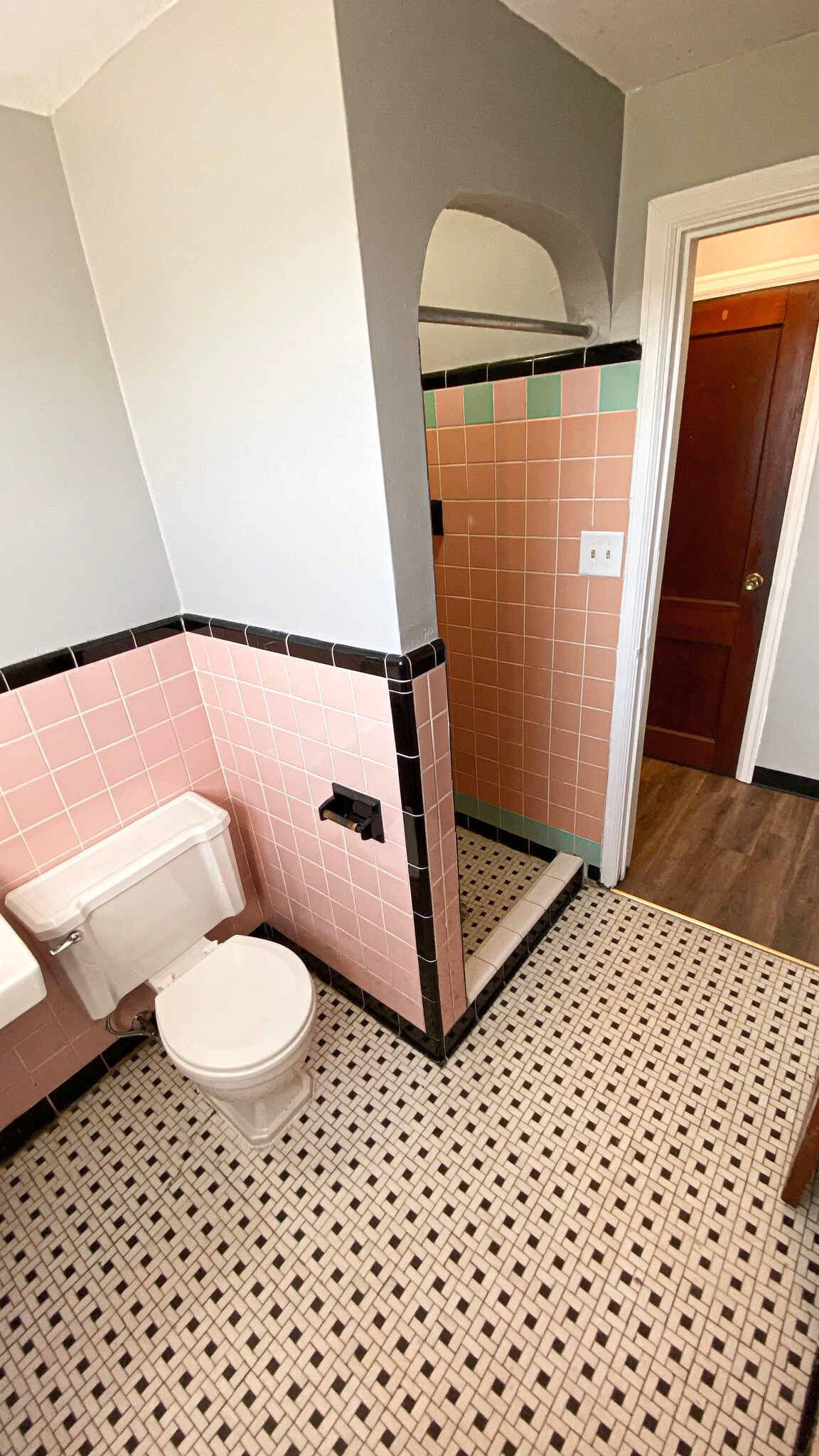3/4 bathroom - 227 W Dunklin St