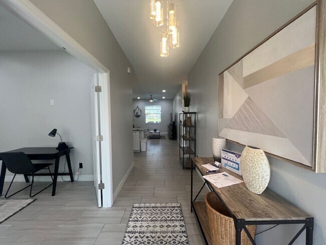 Building Photo - Stunning furnished Pool Home for Rent in N...