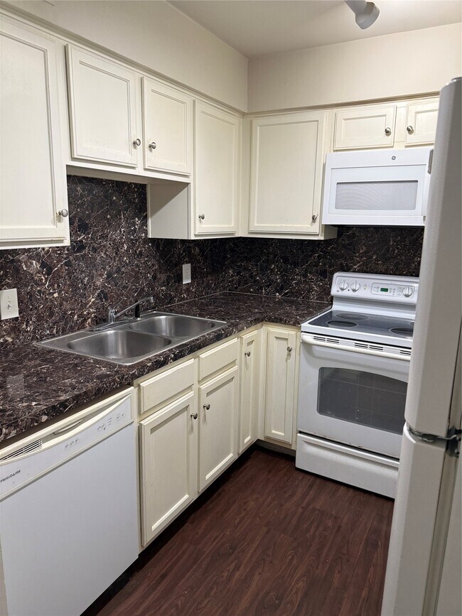 Building Photo - 17202 Imperial Valley Dr