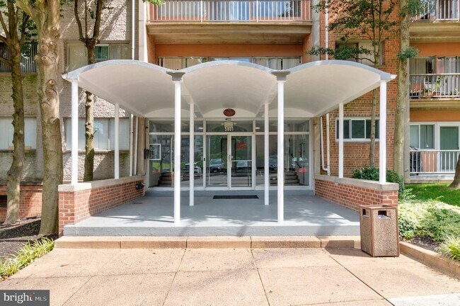 Building Photo - 5801 Quantrell Ave