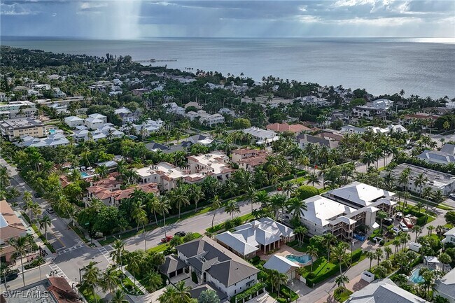 Building Photo - 295 5th Ave S