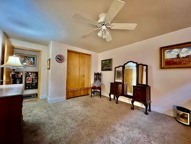 Building Photo - Beautiful shared home in Park Hill