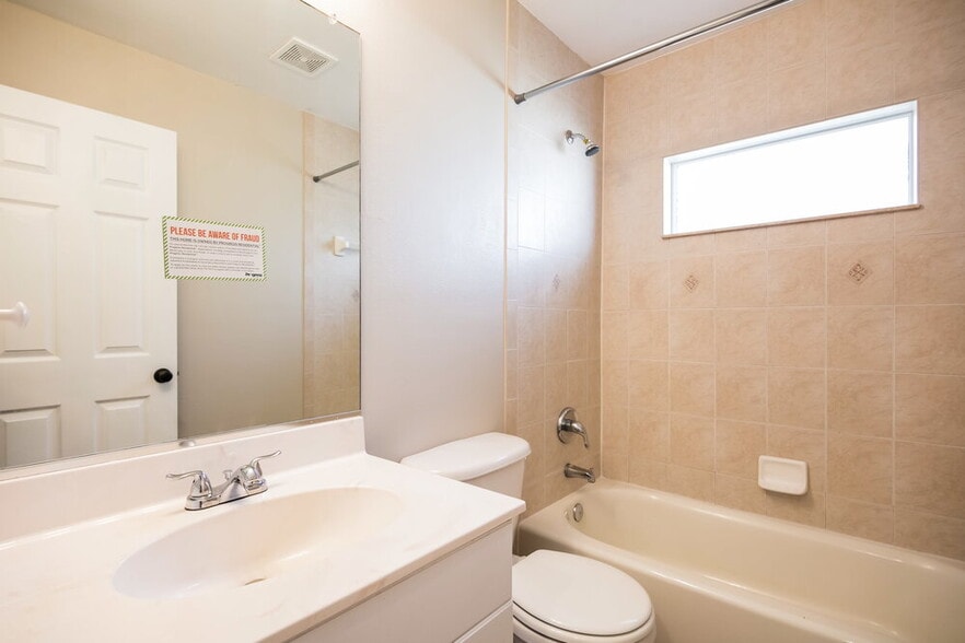 Building Photo - 1729 SW 23rd St