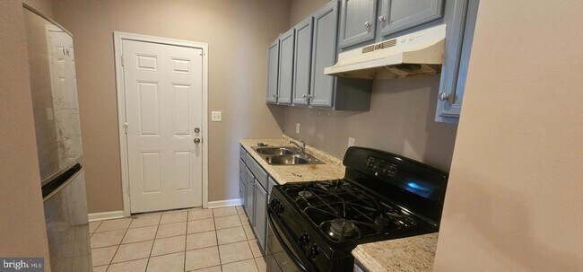 Building Photo - 2548 Oswego Ave