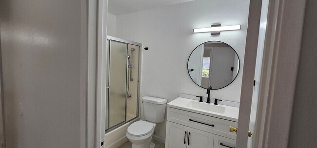 Building Photo - 3bed/2bth Single Level