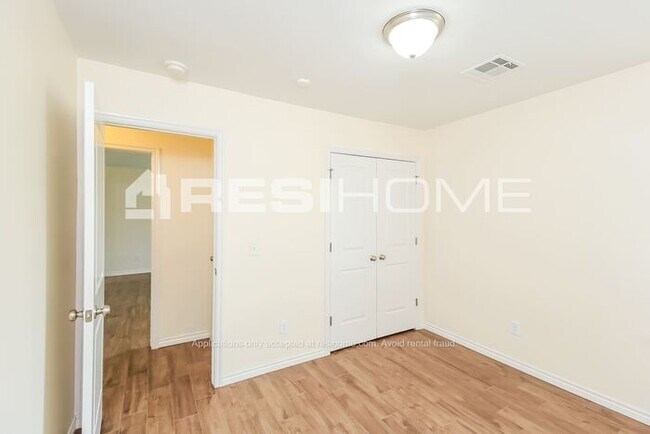 Building Photo - HOME FOR RENT!!