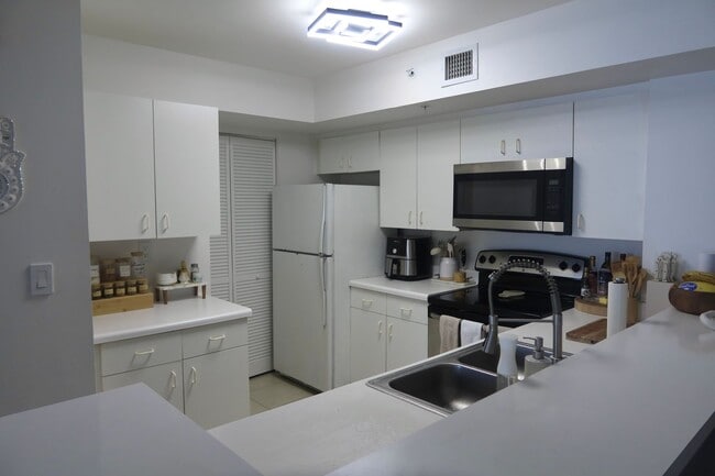 Building Photo - 2640 - HYBP Royal Grand 205  Condo