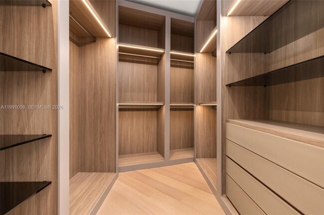 Building Photo - 503 Palm Dr