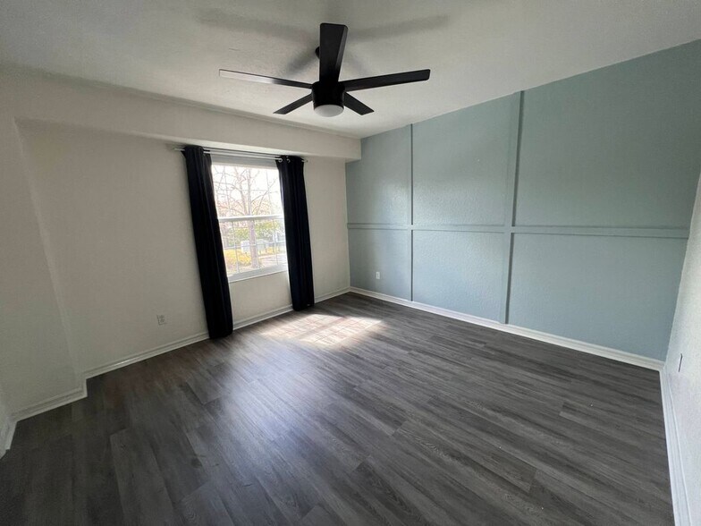 Building Photo - 16543 Lake Brigadoon Cir