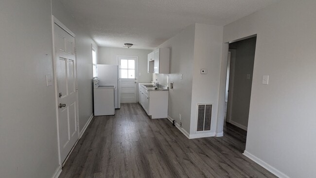 Building Photo - 2bed/1bath HOUSE Greensboro, NC!!