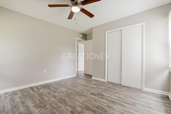 Building Photo - 968 Crestline Dr