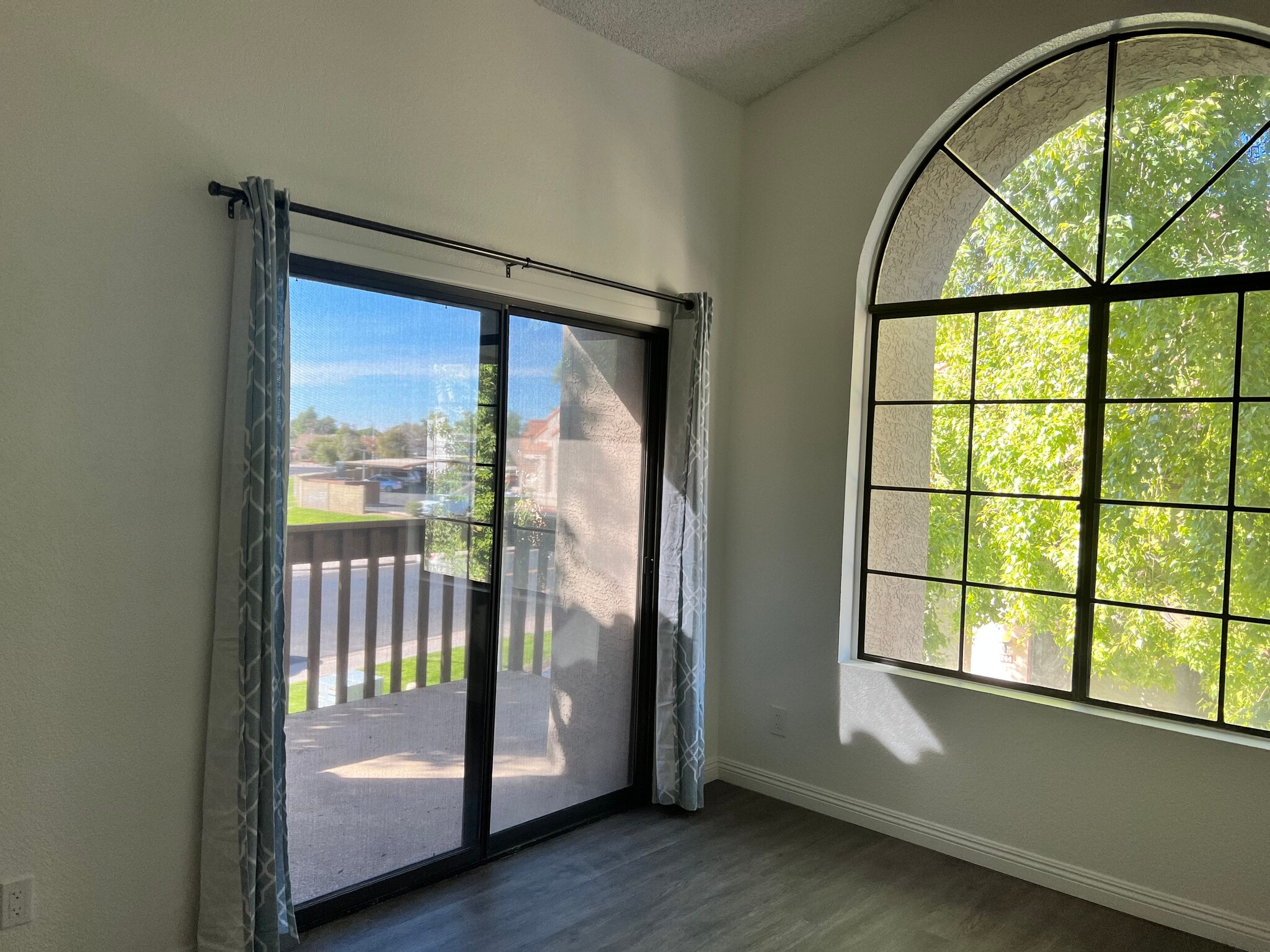 living room - 839 S Westwood
