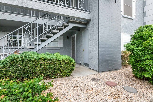 Building Photo - 3823 S Maryland Pkwy