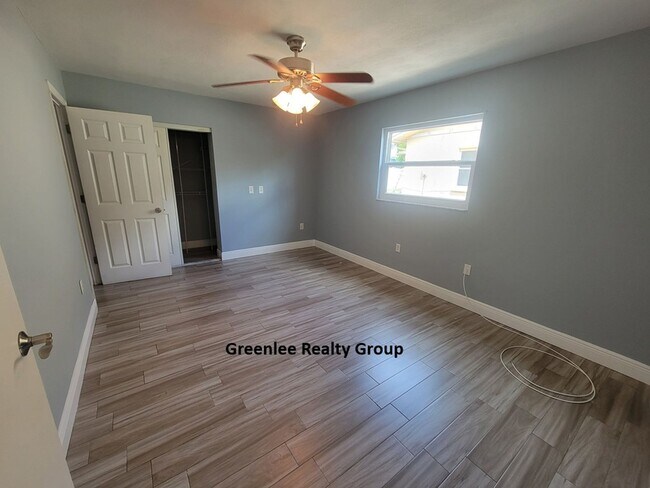 Building Photo - Beautifully Updated 3 Bedroom/2.5 Bathroom...