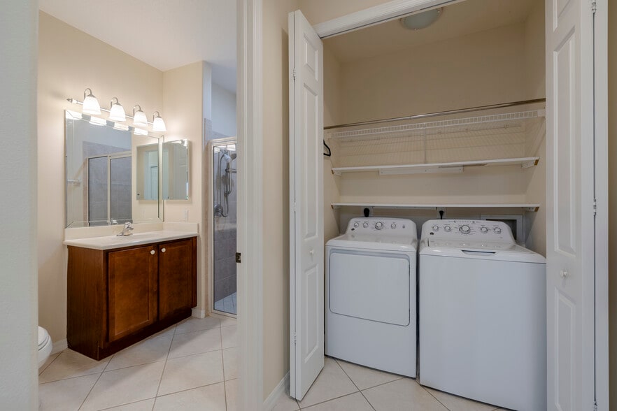 2nd Bath. & Laundry - 427 Pineapple Sq SW
