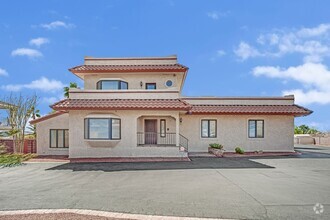 Building Photo - Stunning Tri-Level Custom Home!