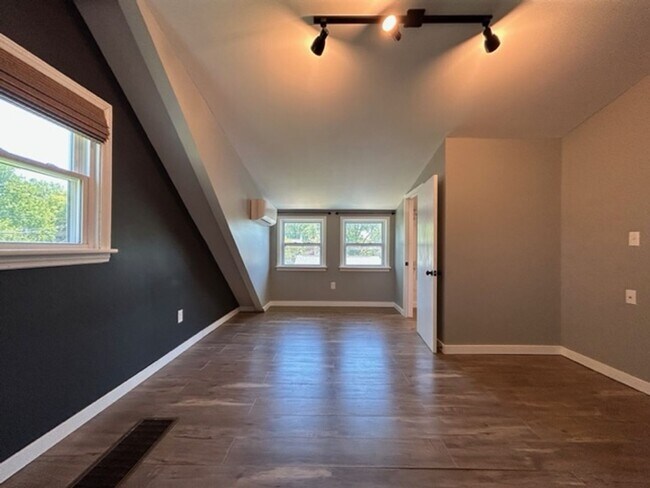 Building Photo - Beautiful Single-Family Home with Large Ya...